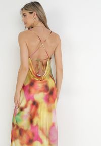 Born2be - Żółta Sukienka Fymias. Kolor: żółty. Materiał: satyna. Długość rękawa: na ramiączkach. Wzór: nadruk. Styl: klasyczny. Długość: maxi #5