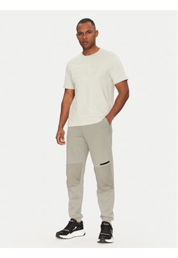 EA7 Emporio Armani T-Shirt 7M000149 AF14772 U9004 Beżowy Regular Fit. Kolor: beżowy. Materiał: bawełna