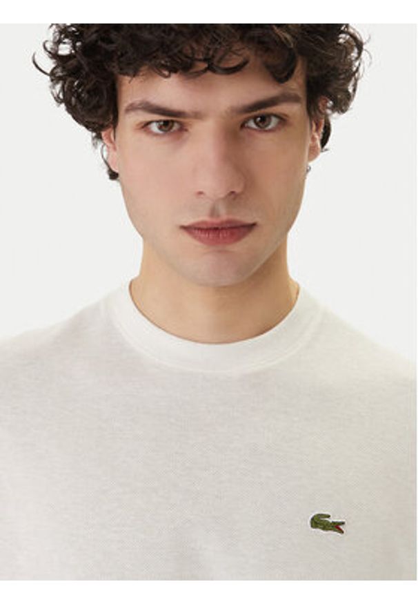 Lacoste T-Shirt TH0629 Biały Regular Fit. Kolor: biały. Materiał: bawełna
