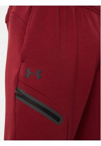 Under Armour Spodnie dresowe UA Unstoppable 1389353 Czerwony Regular Fit. Kolor: czerwony. Materiał: syntetyk