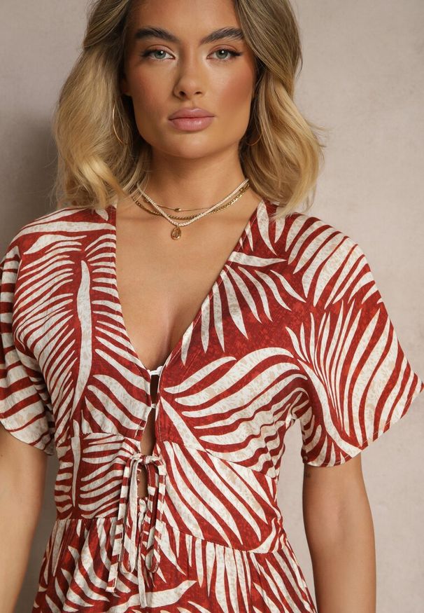 Renee - Czerwona Sukienka Wiskozowa o Rozkloszowanym Kroju w Liściasty Wzór Beledia. Okazja: na spotkanie biznesowe, do pracy, na co dzień. Kolor: czerwony. Materiał: wiskoza. Długość rękawa: krótki rękaw. Sezon: lato. Typ sukienki: rozkloszowane. Styl: biznesowy, elegancki, casual