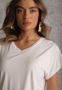 Renee - Biały Wiskozowy T-shirt z Dekoltem V Eupharis. Okazja: na co dzień. Typ kołnierza: dekolt w kształcie V. Kolor: biały. Materiał: wiskoza. Styl: casual, elegancki #2