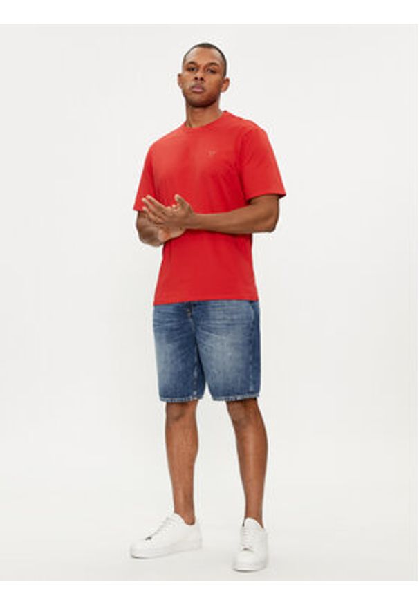Guess T-Shirt F3GI00 K8HM0 Czerwony Regular Fit. Kolor: czerwony. Materiał: bawełna