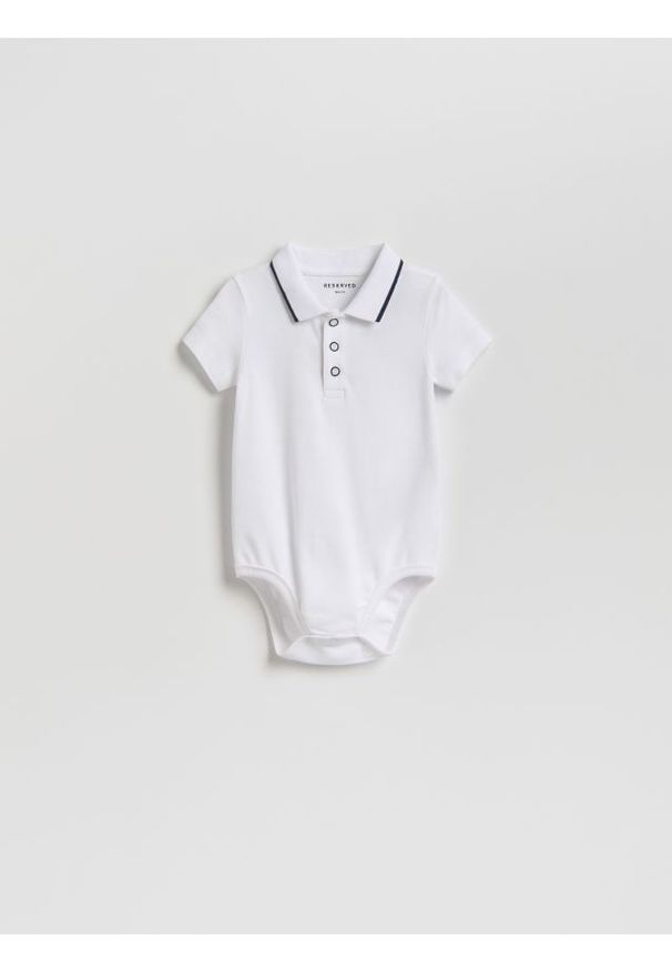 Reserved - Bawełniane body polo - biały. Kolor: biały. Materiał: bawełna