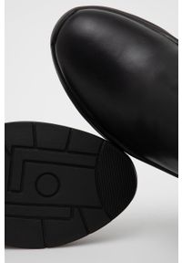 Liu Jo - Kozaki. Nosek buta: okrągły. Kolor: czarny. Materiał: guma. Szerokość cholewki: normalna. Obcas: na koturnie #2
