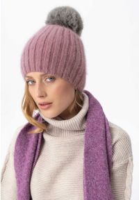 Volcano - Czapka z angorą i pomponem H-AMO. Kolor: fioletowy. Materiał: poliester, prążkowany, futro, dzianina, polar. Sezon: zima. Styl: elegancki #1