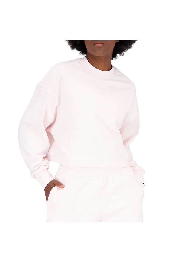Bluza New Balance WT23555WAN - różowa. Kolor: różowy. Materiał: tkanina, bawełna. Styl: klasyczny, sportowy