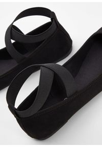 bonprix - Baleriny z elastycznym paskiem. Zapięcie: pasek. Kolor: czarny. Styl: elegancki #2