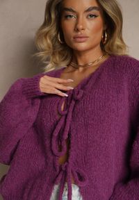 Renee - Fioletowy Kardigan z Wełną o Kroju Oversize z Wiązanymi Kokardami Elearina. Okazja: na co dzień. Typ kołnierza: kokarda. Kolor: fioletowy. Materiał: wełna. Styl: casual, street, elegancki #5