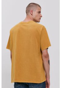 Levi's® - Levi's - T-shirt bawełniany. Okazja: na spotkanie biznesowe. Kolor: żółty. Materiał: bawełna. Wzór: nadruk. Styl: biznesowy