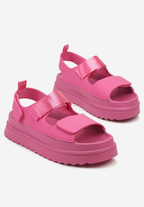 Born2be - Fuksjowe Sandały w Stylu Chunky na Grubej Podeszwie Zapinane na Rzep Militiela. Zapięcie: rzepy. Kolor: różowy. Styl: elegancki, klasyczny