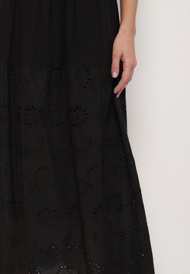 Born2be - Czarna Bawełniana Spódnica Ażurowa Rozkloszowana Divora. Okazja: na co dzień. Kolor: czarny. Materiał: bawełna. Wzór: ażurowy. Styl: casual, klasyczny, elegancki