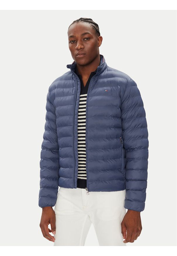 TOMMY HILFIGER - Tommy Hilfiger Kurtka przejściowa MW0MW37634 Niebieski Regular Fit. Kolor: niebieski. Materiał: syntetyk