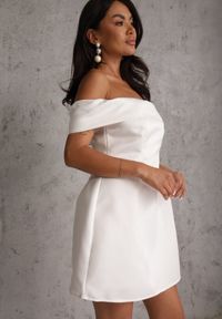 Renee - Biała Koktajlowa Sukienka Hiszpanka VICES Typu Bombka Iaonara. Typ kołnierza: dekolt hiszpanka. Kolor: biały. Materiał: poliester. Typ sukienki: bombki. Styl: wizytowy #8