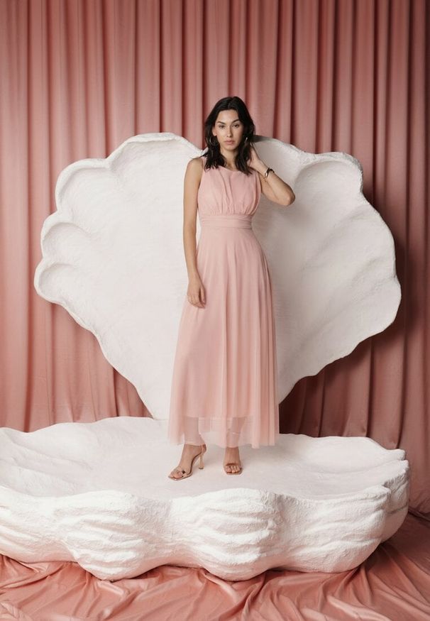 Renee - Różowa Koktajlowa Sukienka z Tiulowym Dołem Bez Rękawów Elastar. Kolor: różowy. Materiał: tiul. Długość rękawa: bez rękawów. Styl: wizytowy