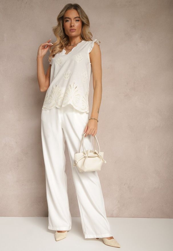 Renee - Biała Bawełniana Bluzka z Ażurowym Wzorem i Falbankami Areina. Okazja: na co dzień. Typ kołnierza: kołnierz z falbankami. Kolor: biały. Materiał: bawełna. Wzór: ażurowy. Sezon: wiosna, lato. Styl: casual, elegancki