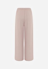 Renee - Różowe Spodnie Casual o Szerokim Kroju High Waist Zdobione Aplikacją Nephise. Okazja: na co dzień. Stan: podwyższony. Kolekcja: plus size. Kolor: różowy. Długość: krótkie. Wzór: aplikacja. Styl: casual #4