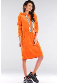 Sukienki.shop - Bluzowa sukienka kangurka z kapturem welurowa pomarańcz. Okazja: na co dzień. Typ kołnierza: kaptur. Materiał: welur. Styl: casual #1
