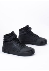 Sneakersy dziecięce czarne Puma Carina 2.0 Mid Wtr Ps. Zapięcie: rzepy. Kolor: czarny. Materiał: syntetyk, guma. Szerokość cholewki: normalna. Sezon: lato #1