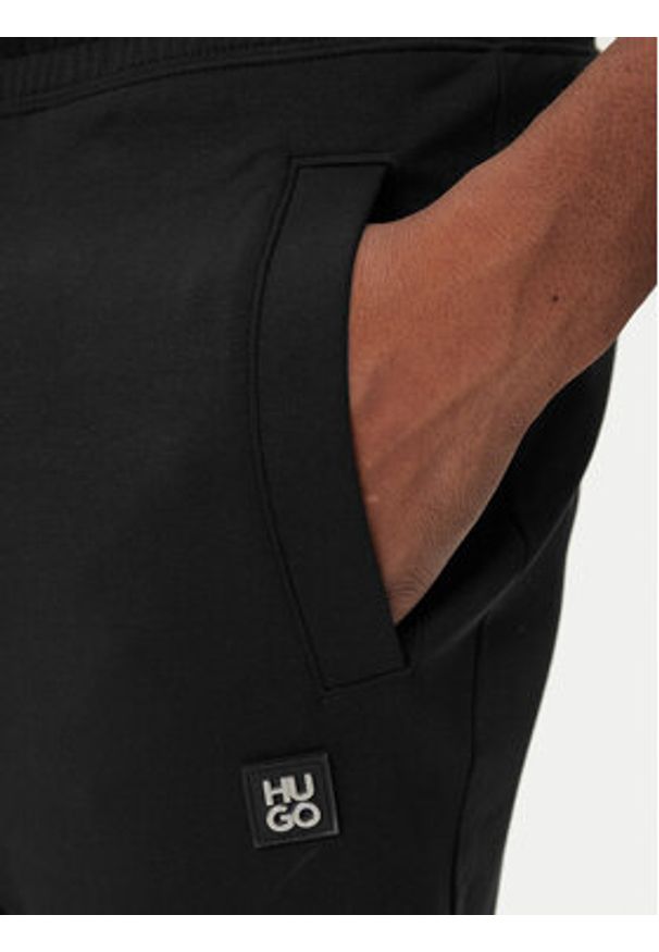 Hugo - HUGO Spodnie dresowe Dimacs 50533695 Czarny Relaxed Fit. Kolor: czarny. Materiał: bawełna