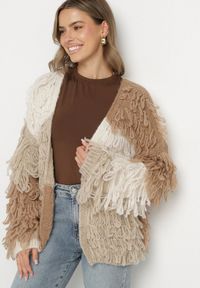 Born2be - Beżowy Niezapinany Kardigan z Dodatkiem Wełny o Fakturze Imitującej Pióra Lanida. Okazja: na spotkanie biznesowe, do pracy, na co dzień. Kolor: beżowy. Materiał: wełna. Wzór: gładki. Styl: elegancki, casual, biznesowy #6