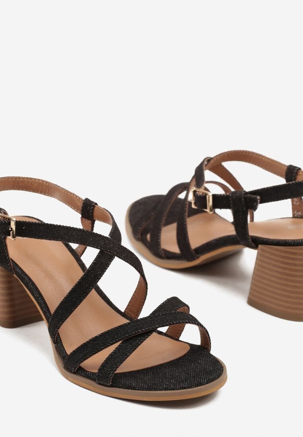 Renee - Czarne Sandały na Słupku Ozdobione Paskami Sanessa. Okazja: na co dzień, na imprezę. Nosek buta: okrągły. Zapięcie: pasek. Kolor: czarny. Materiał: jeans. Wzór: aplikacja. Obcas: na słupku. Styl: casual, wizytowy