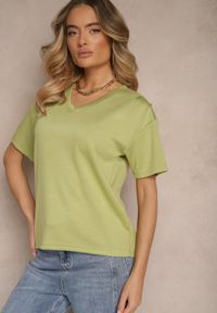 Renee - Zielony T-shirt z Dekoltem w Serek Fonellea. Okazja: na co dzień. Typ kołnierza: dekolt w serek. Kolor: zielony. Materiał: jeans. Styl: casual #5