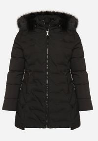 Born2be - Czarna Pikowana Kurtka z Kapturem z Futerkiem Espenna. Okazja: na co dzień. Typ kołnierza: kaptur. Kolekcja: plus size. Kolor: czarny. Materiał: futro. Sezon: zima. Styl: casual, elegancki #6
