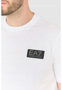 EA7 Emporio Armani - EA7 Biały męski t-shirt z naszywką z logo. Kolor: biały. Wzór: aplikacja