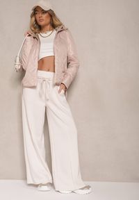 Renee - Beżowa Kurtka z Pikowanymi Przeszyciami i Kapturem Ściągana po Bokach Nusillian. Okazja: na co dzień. Kolor: beżowy. Materiał: jeans. Styl: klasyczny, elegancki, casual #5