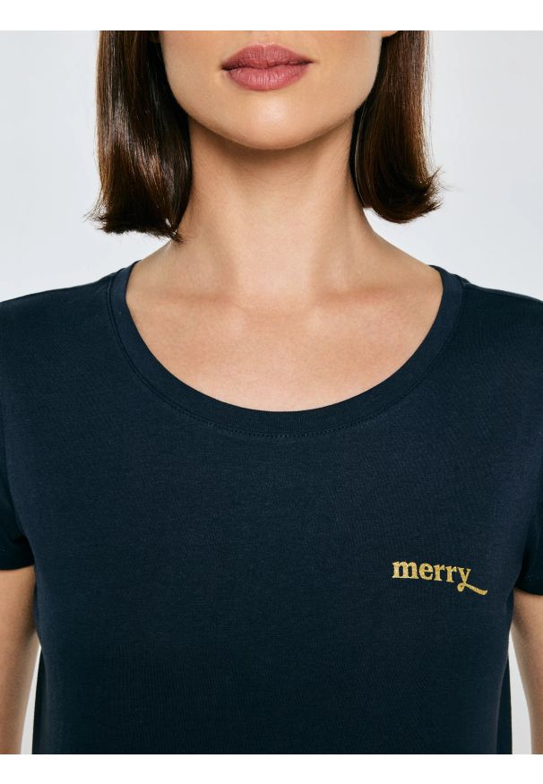 Big-Star - Koszulka damska z brokatowym nadrukiem granatowa Merra 403. Kolor: niebieski. Materiał: dzianina, puch. Długość rękawa: krótki rękaw. Długość: krótkie. Wzór: nadruk. Sezon: zima. Styl: klasyczny, wizytowy