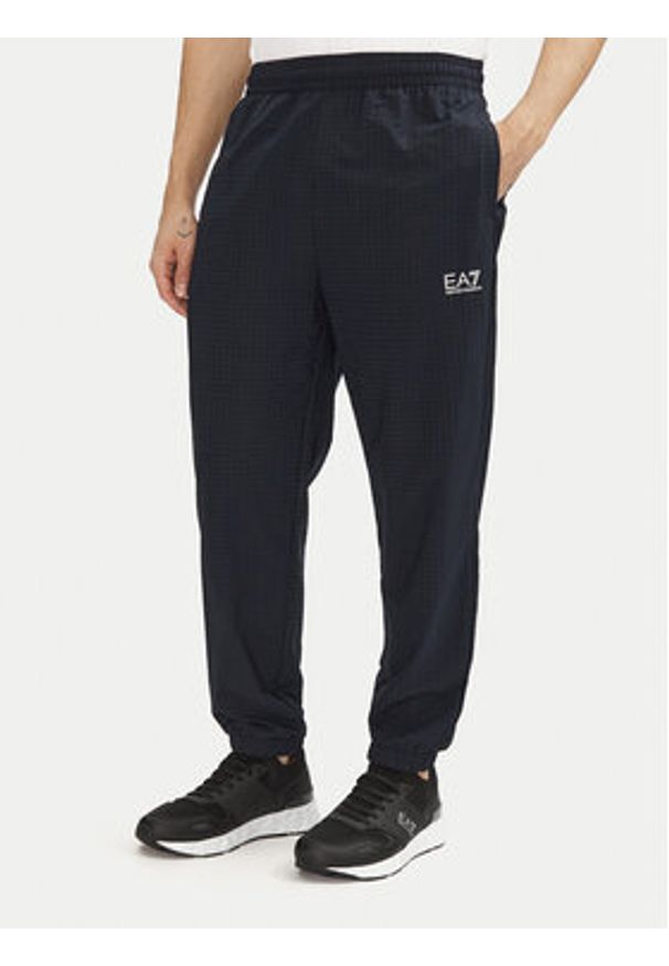 EA7 Emporio Armani Dres 7M000170 AF13411 UB102 Granatowy Regular Fit. Kolor: niebieski. Materiał: syntetyk