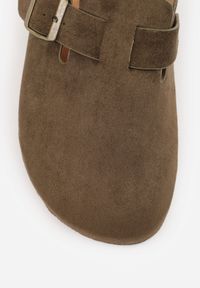 Born2be - Zielone Klapki w Stylu Chodaków na Korkowej Podeszwie z Klamrą Saleilla. Okazja: na co dzień. Kolor: zielony. Materiał: jeans. Sezon: lato. Styl: klasyczny, casual #4