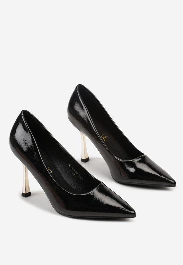 Born2be - Czarne Lakierowane Szpilki Vices ze Skórzaną Wkładką i Metaliczną Wstawką Fallenisse. Okazja: do pracy, na spotkanie biznesowe. Kolor: czarny. Materiał: lakier, skóra. Obcas: na szpilce. Styl: wizytowy, biznesowy, elegancki