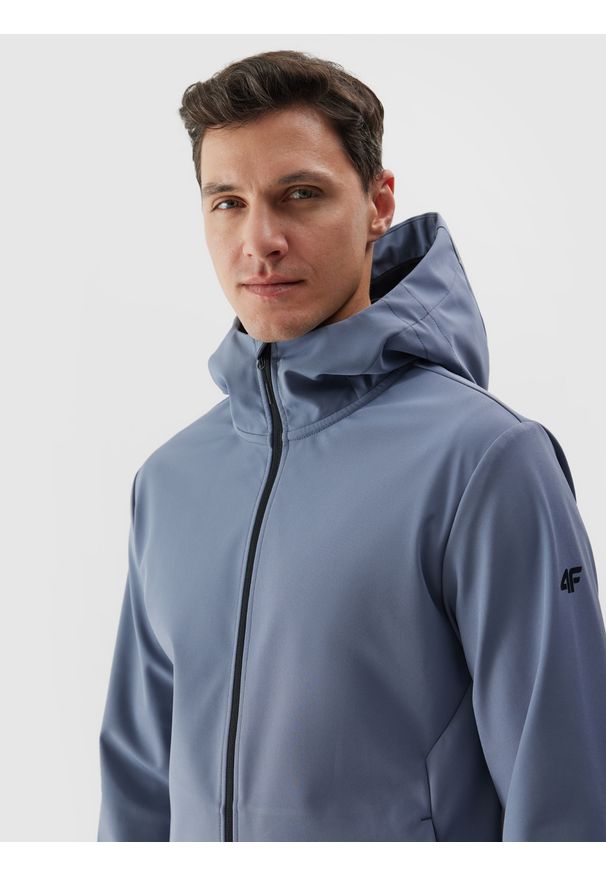 4f - Kurtka softshell wiatroodporna membrana 5000 męska - granatowa. Typ kołnierza: kaptur, kołnierzyk stójkowy. Kolor: niebieski. Materiał: softshell. Technologia: Windstopper. Sezon: zima. Sport: wspinaczka