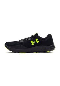 Buty Under Armour Charget Pursuit 3 M 3024878-006 czarne. Okazja: na co dzień. Wysokość cholewki: przed kostkę. Kolor: czarny. Materiał: materiał, guma. Szerokość cholewki: normalna. Sport: fitness