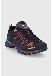 Salewa buty MTN Trainer Lite damskie kolor granatowy lekko ocieplone. Zapięcie: sznurówki. Kolor: niebieski. Materiał: materiał, guma, tworzywo sztuczne. Szerokość cholewki: normalna