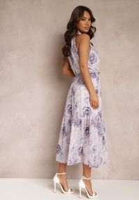 Renee - Fioletowa Rozkloszowana Sukienka w Kwiaty z Paskiem Ademora. Kolor: fioletowy. Materiał: materiał. Wzór: kwiaty. Typ sukienki: rozkloszowane #4
