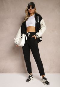 Renee - Czarne Spodnie Sztruksowe High Waist z Dodatkiem Bawełny i Gumką w Talii Jedela. Stan: podwyższony. Kolor: czarny. Materiał: bawełna, sztruks