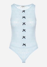 Born2be - Niebieskie Body Ozdobione Kokardkami Ovilene. Okazja: na co dzień. Typ kołnierza: kokarda. Kolor: niebieski. Materiał: jeans. Wzór: aplikacja. Styl: klasyczny, casual #5
