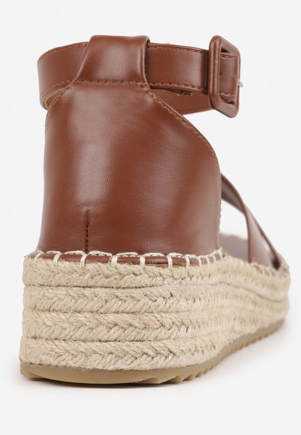 Renee - Brązowe Sandały VICES na Platformie z Plecionką i Wycięciami Helimis. Zapięcie: sprzączka. Kolor: brązowy. Materiał: koronka. Wzór: koronka. Sezon: lato. Obcas: na platformie