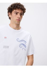 Reserved - T-shirt comfort z nadrukiem - biały. Kolor: biały. Materiał: bawełna, dzianina. Wzór: nadruk #1