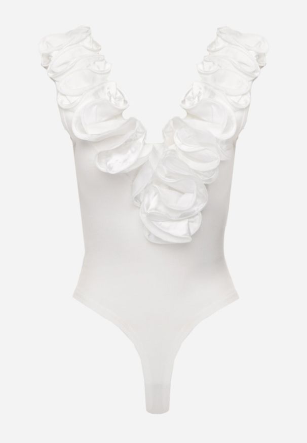 Renee - Białe Body z Bawełny na Ramiączkach z Ozdobną Falbanką przy Dekolcie Sanadia. Kolor: biały. Materiał: bawełna. Długość rękawa: na ramiączkach. Styl: elegancki, klasyczny