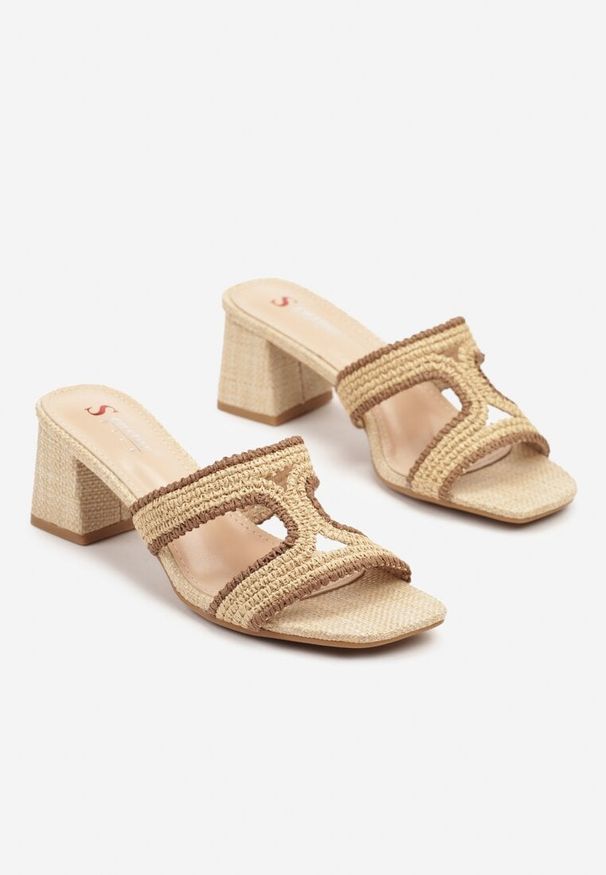 Born2be - Beżowe Klapki na Obcasie z Geometryczną Cholewką i Plecionką Ridiriana. Kolor: beżowy. Wzór: geometria. Sezon: lato. Obcas: na obcasie. Styl: klasyczny. Wysokość obcasa: średni