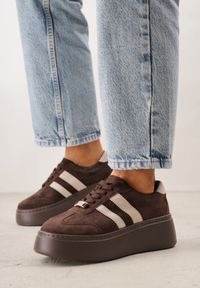 Born2be - Ciemnobrązowe Skórzane Sneakersy na Grubej Podeszwie z Geometrycznym Wzorem Rivimi. Okazja: na co dzień. Kolor: brązowy. Materiał: skóra. Wzór: geometria #1