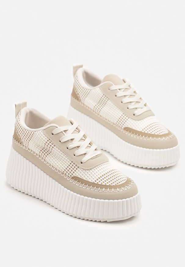 Renee - Beżowe Sneakersy na Tłoczonej Platformie z Ozdobnymi Przeszyciami Faloviela. Kolor: beżowy. Materiał: jeans. Obcas: na platformie