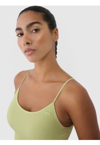 4f - 4F Biustonosz treningowy bezszwowy z niskim wsparciem damski - zielony XS/S. Kolor: zielony. Materiał: dzianina, elastan, włókno, syntetyk, materiał, prążkowany, guma. Rodzaj stanika: wyciągane miseczki. Wzór: jednolity, ze splotem. Sport: fitness, joga i pilates #2