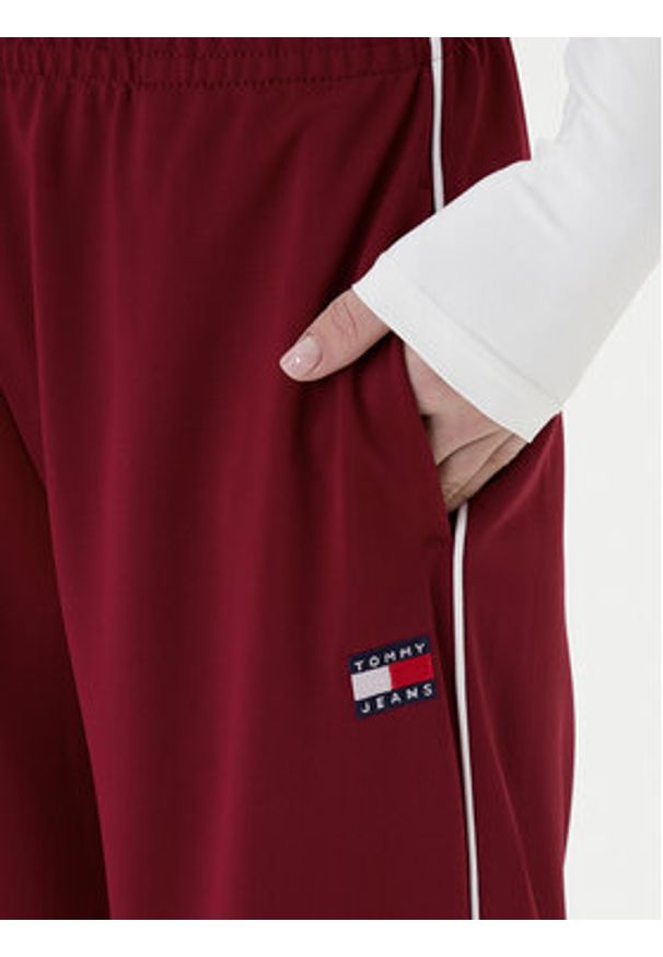 Tommy Jeans Spodnie dresowe Archive DW0DW22633 Bordowy Regular Fit. Kolor: czerwony. Materiał: syntetyk