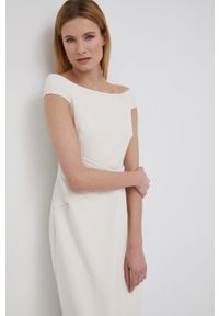 Lauren Ralph Lauren sukienka kolor beżowy maxi prosta. Typ kołnierza: dekolt hiszpanka. Kolor: beżowy. Materiał: tkanina. Wzór: gładki. Typ sukienki: proste. Długość: maxi