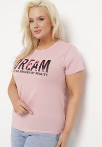 Born2be - Różowy T-shirt z Bawełny Ozdobiony Napisem Niralle. Kolor: różowy. Materiał: bawełna. Wzór: napisy, aplikacja
